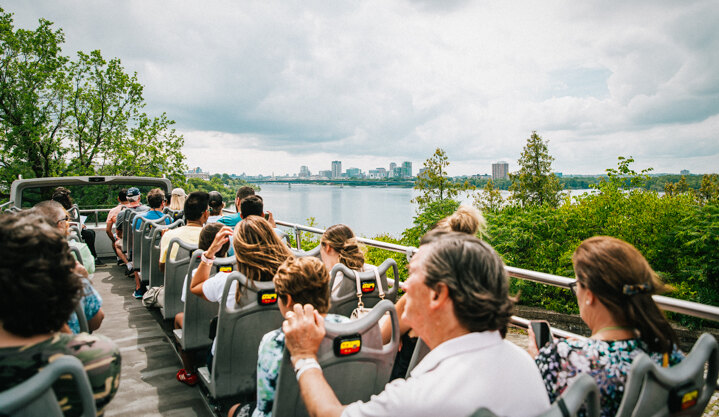 Hop-on hop-off sightseeing, Ottawa, Ontario Holiday