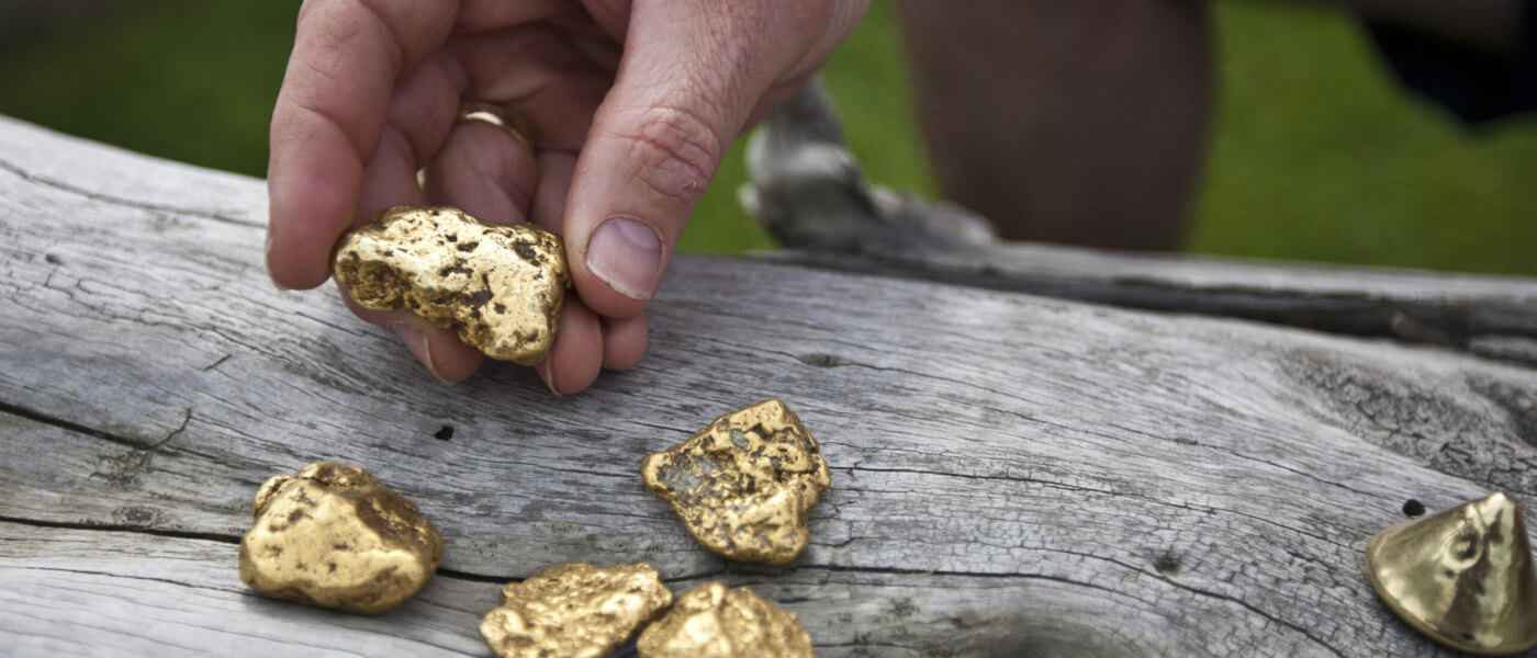 Gold Panning, Dawson City, Holidays to Yukon